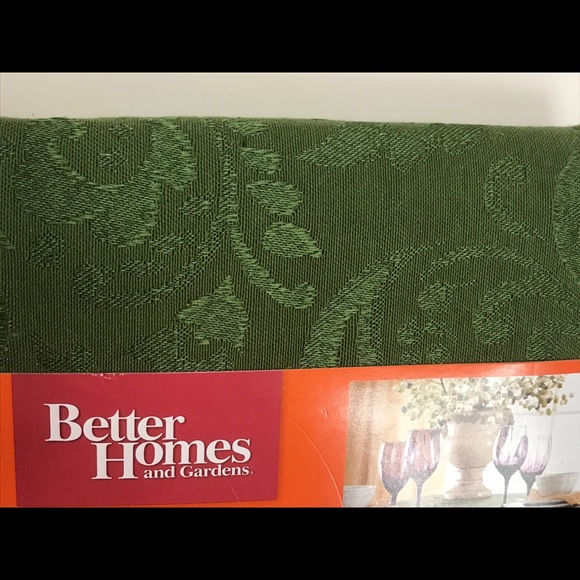 Better Homes Gardens Holiday 52”x70”Tablecloth - Picture 8 of 8